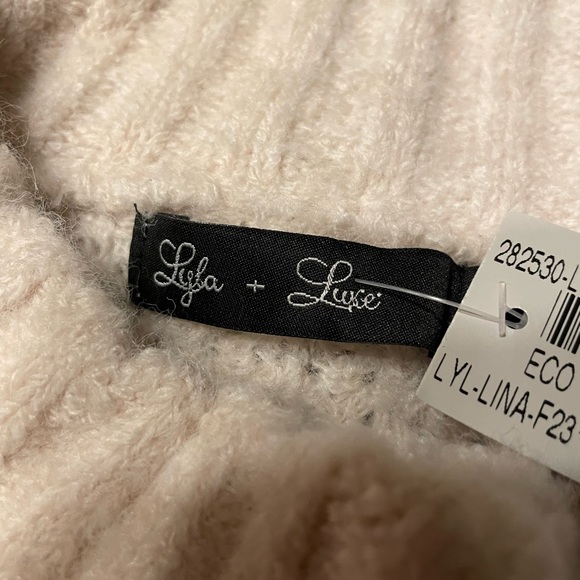 Lyla + Luxe NWT sleeveless sweater. Color cream. Size L - Picture 6 of 10